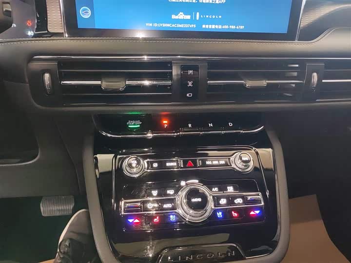 Фото 13 - Lincoln Corsair