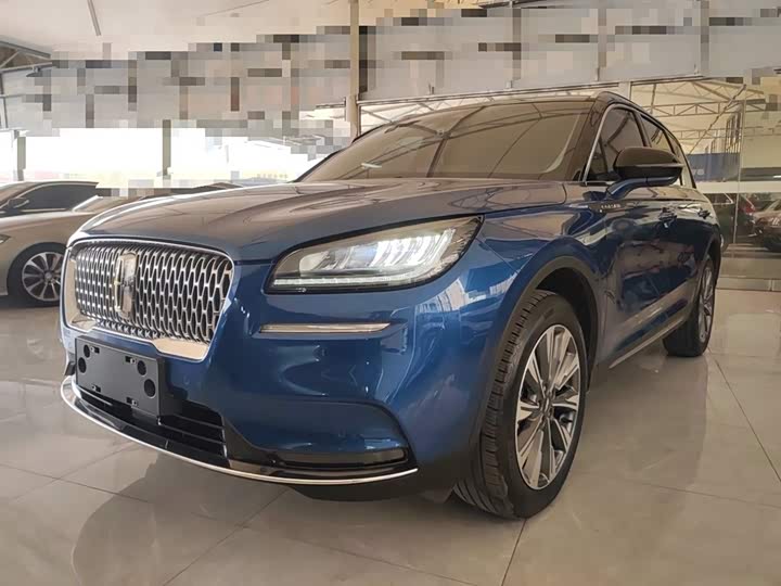 Фото 2 - Lincoln Corsair