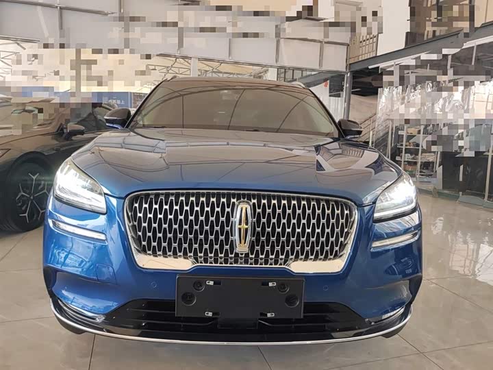 Фото 3 - Lincoln Corsair