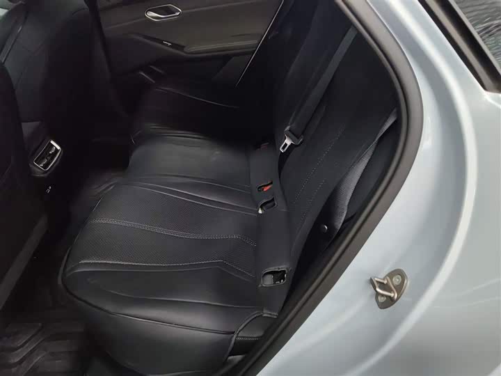 Фото 17 - BYD Qin L