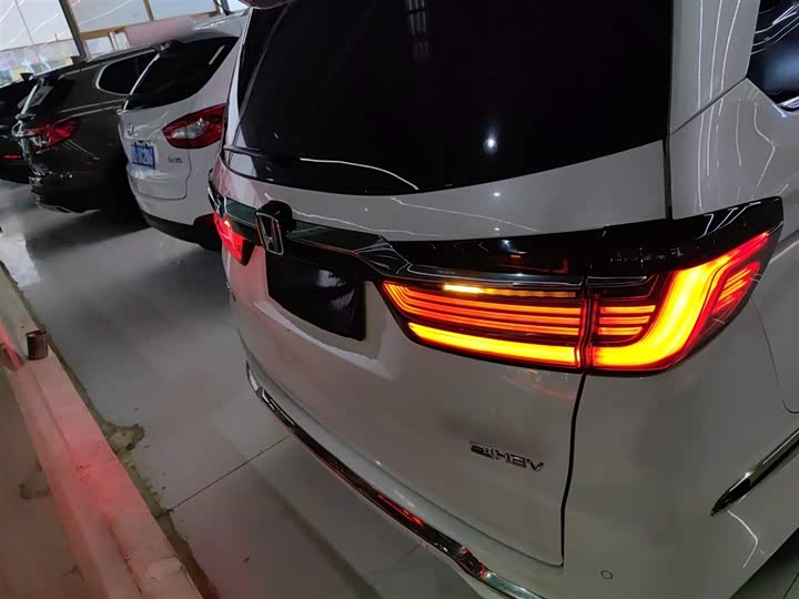 Фото 6 - Honda Elysion