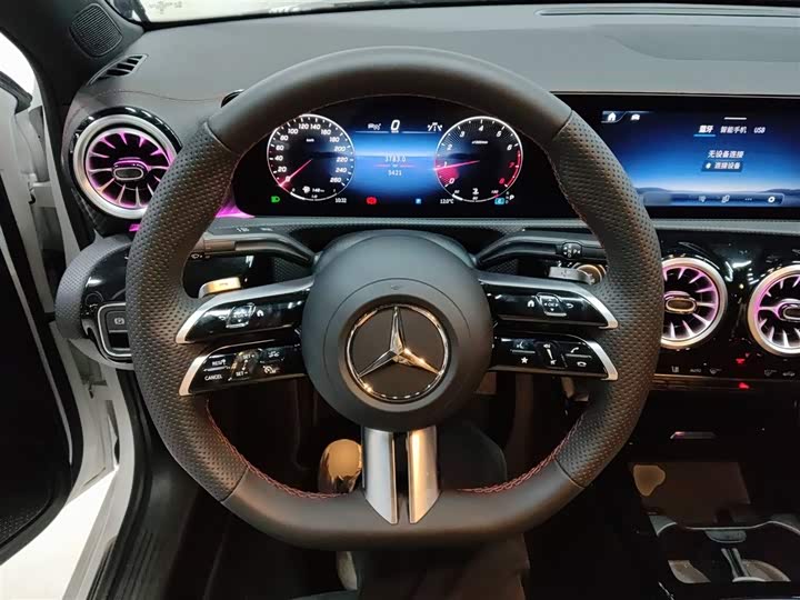 Фото 11 - Mercedes-Benz A-Class