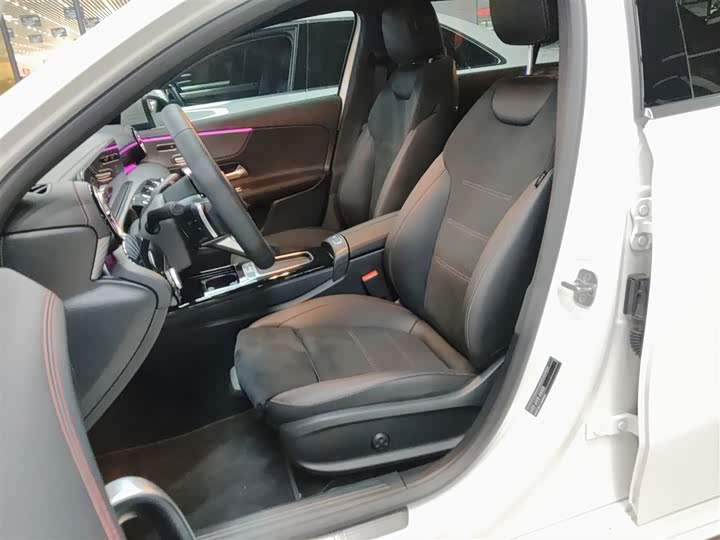 Фото 15 - Mercedes-Benz A-Class