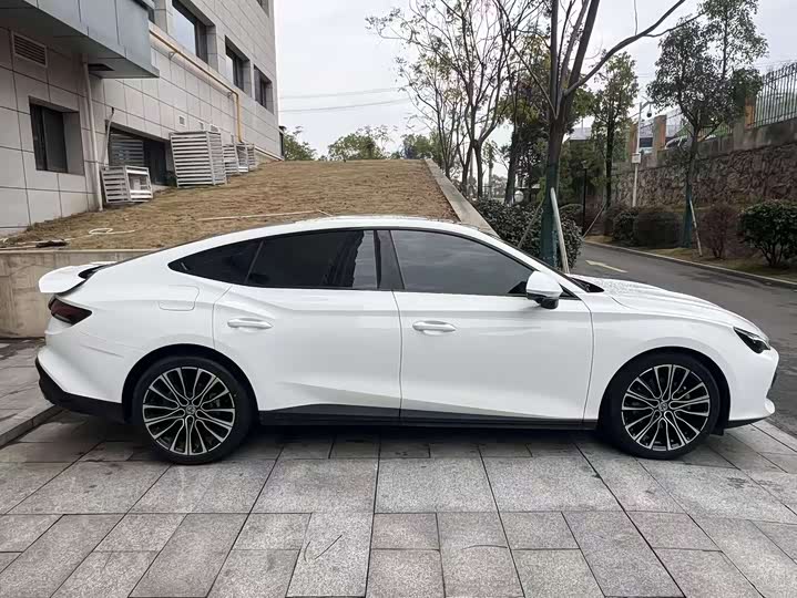 Фото 7 - MG Motor 7