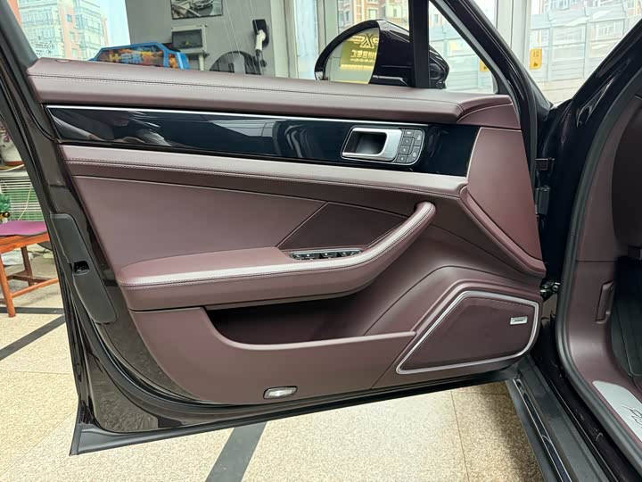 Фото 11 - Porsche Panamera