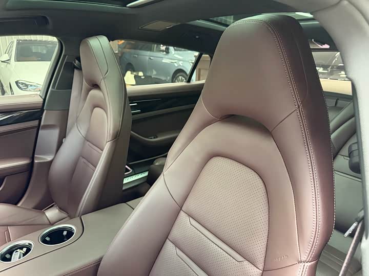 Фото 17 - Porsche Panamera