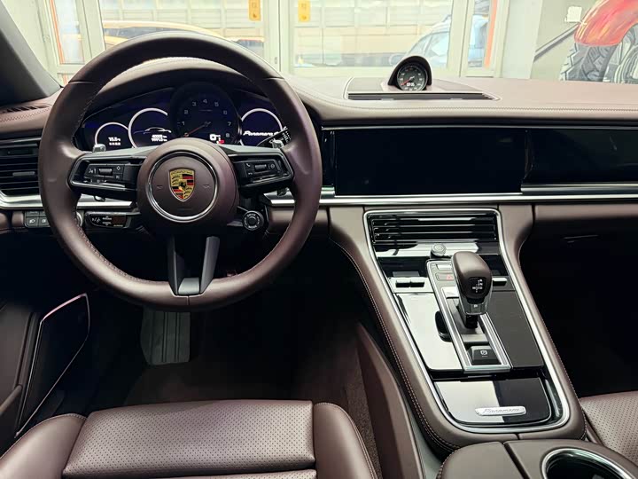 Фото 25 - Porsche Panamera