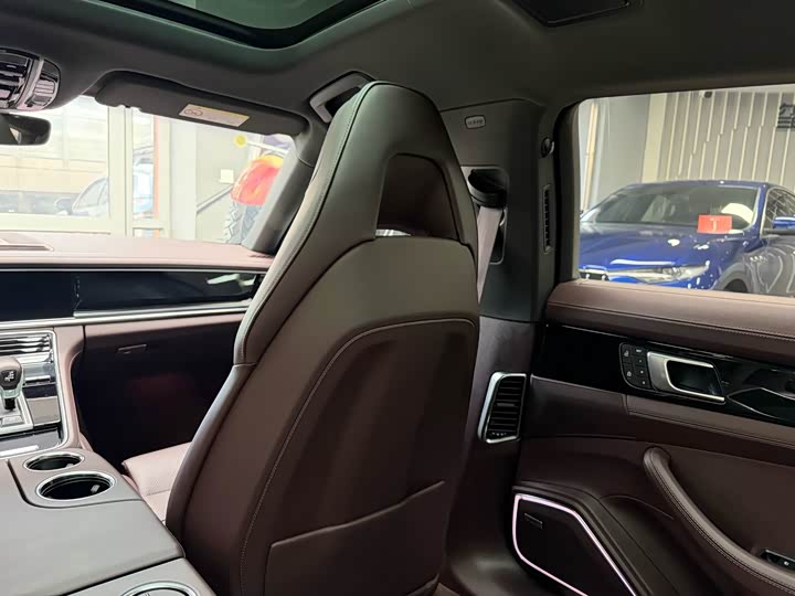 Фото 28 - Porsche Panamera