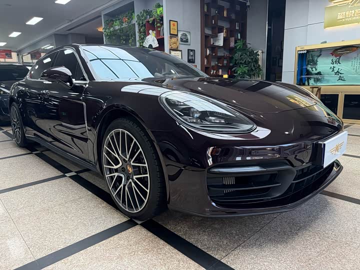 Фото 3 - Porsche Panamera