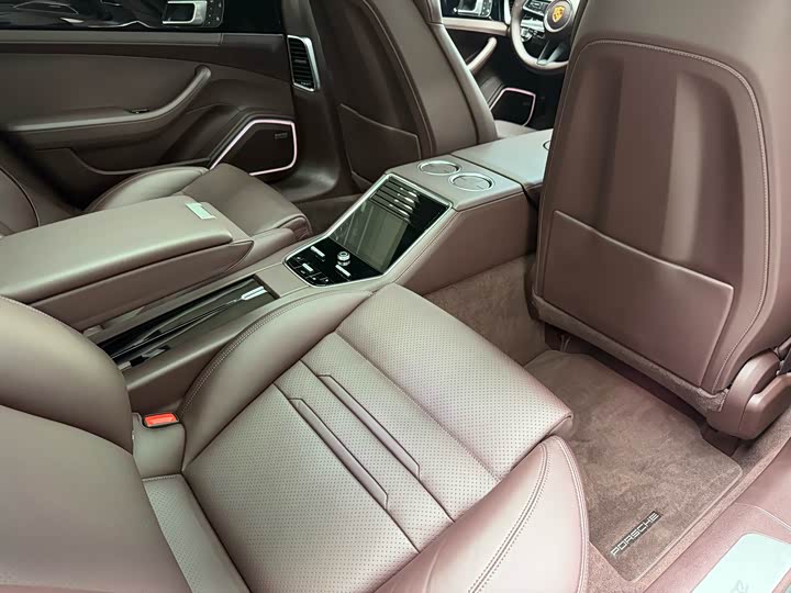 Фото 38 - Porsche Panamera