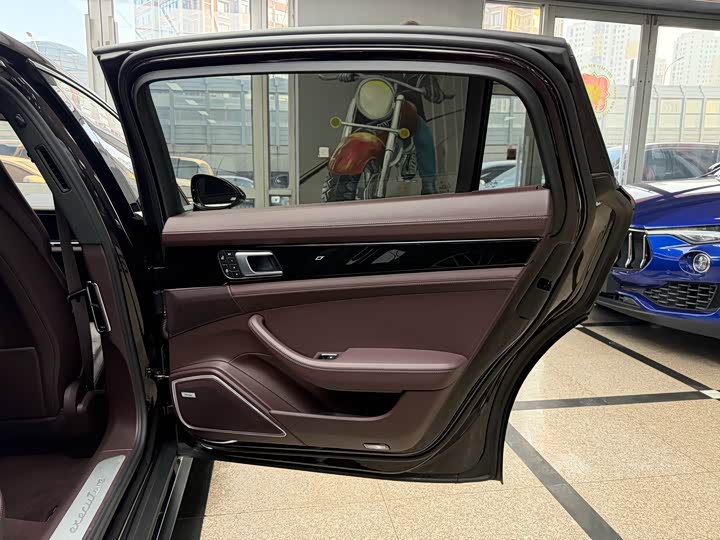 Фото 39 - Porsche Panamera