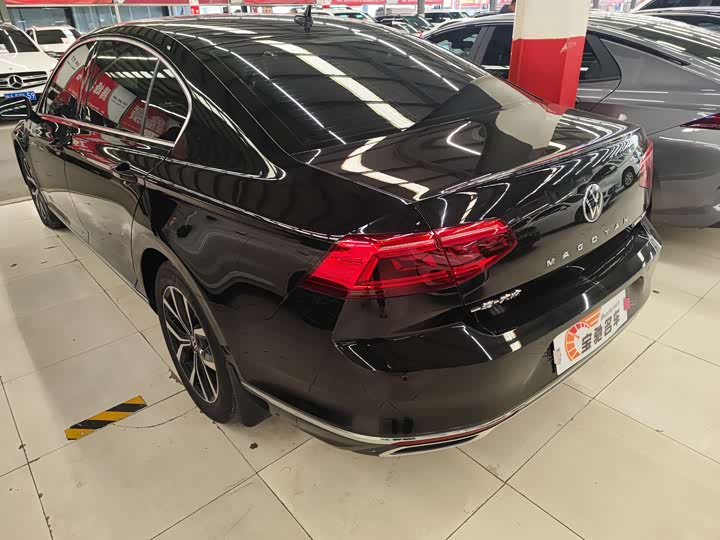 Фото 14 - Volkswagen Magotan