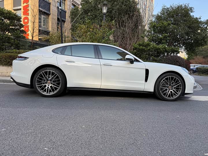 Фото 2 - Porsche Panamera