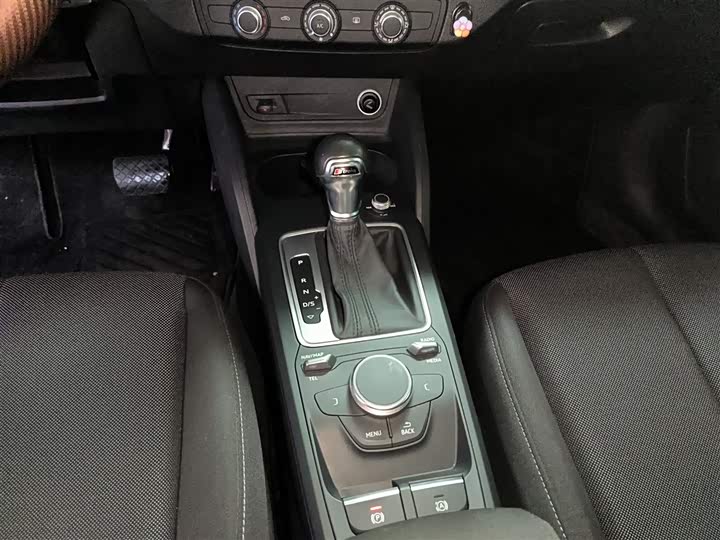 Фото 14 - Audi Q2L