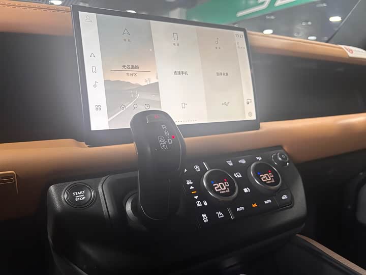 Фото 15 - Land Rover Defender