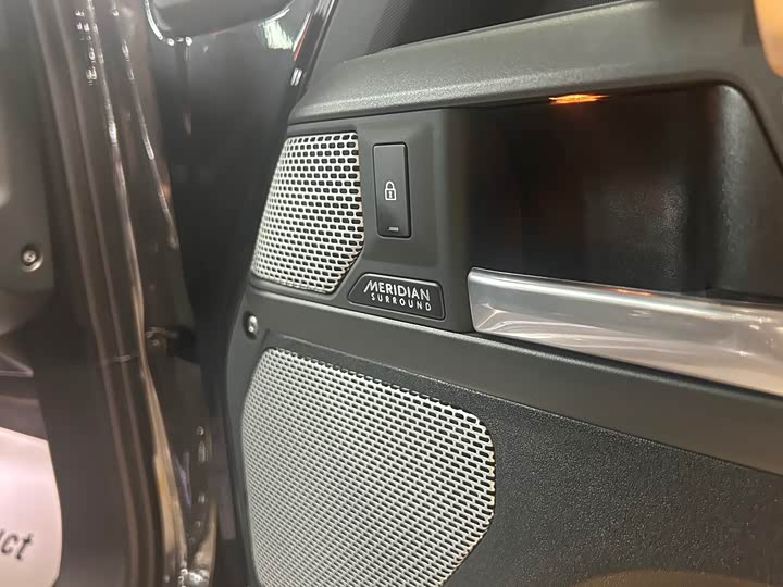 Фото 17 - Land Rover Defender