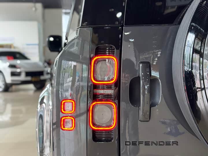 Фото 18 - Land Rover Defender