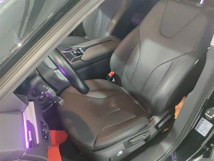 Фото 15 - Hongqi E-QM5