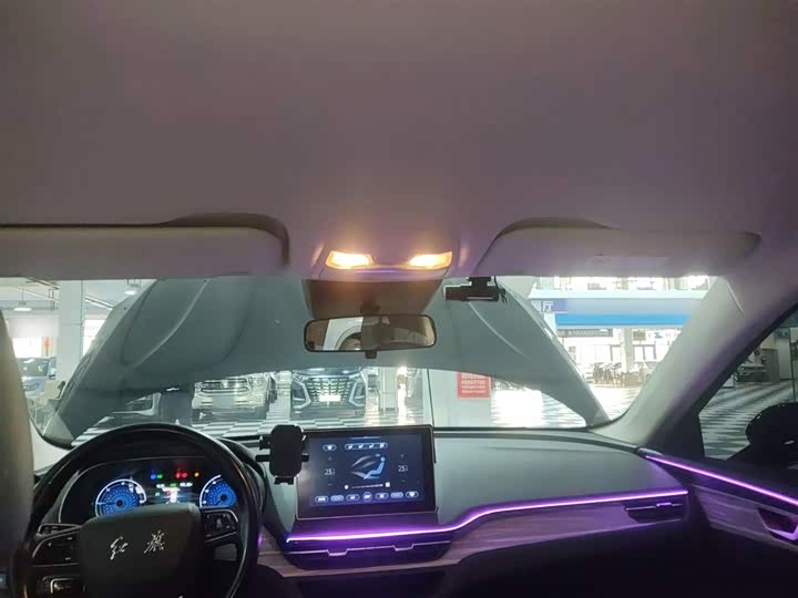 Фото 18 - Hongqi E-QM5