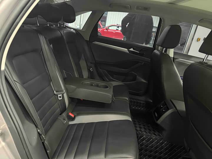 Фото 11 - Volkswagen Sagitar L