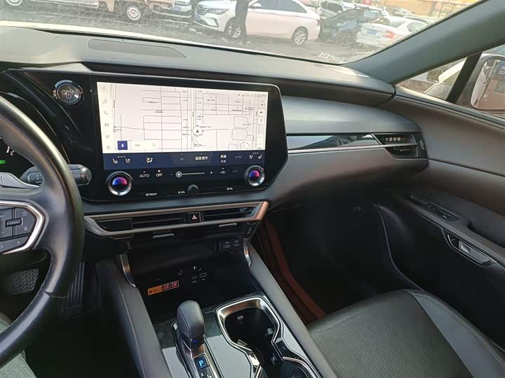 Фото 13 - Lexus RX