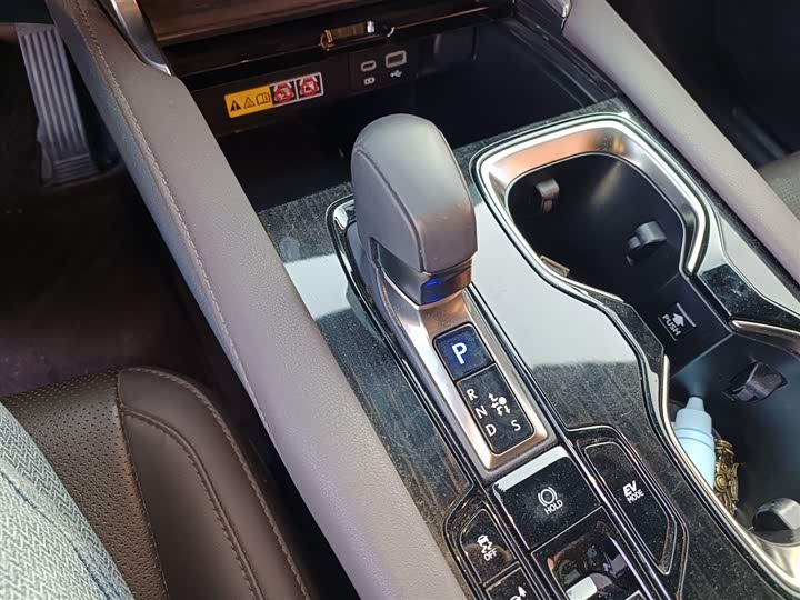 Фото 14 - Lexus RX