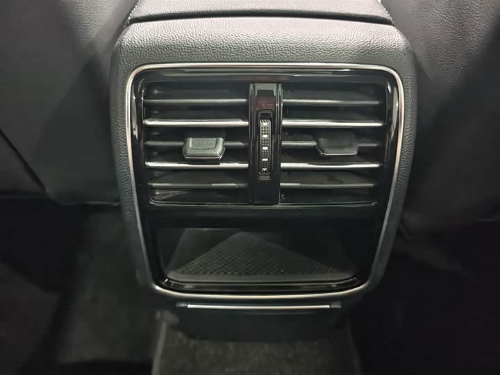 Фото 16 - Volkswagen Magotan