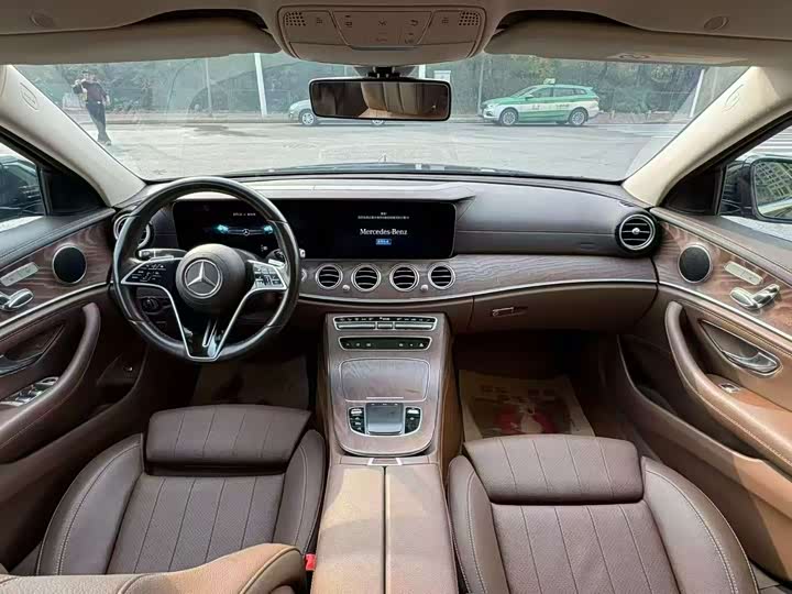 Фото 4 - Mercedes-Benz E-Class