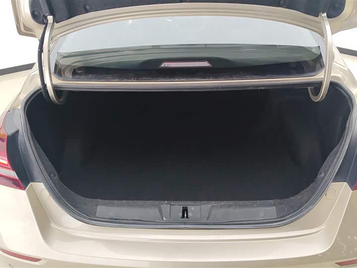 Фото 4 - Geely Emgrand