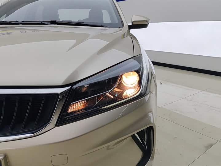 Фото 5 - Geely Emgrand