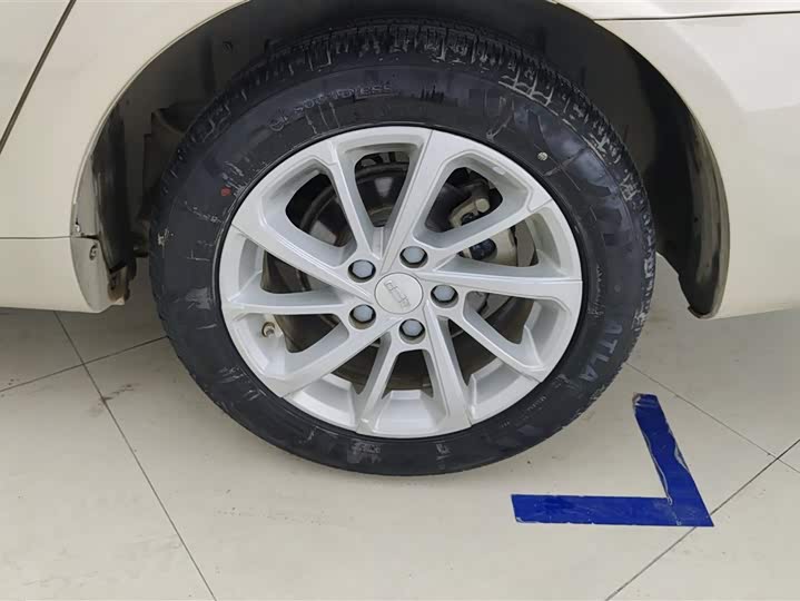 Фото 6 - Geely Emgrand