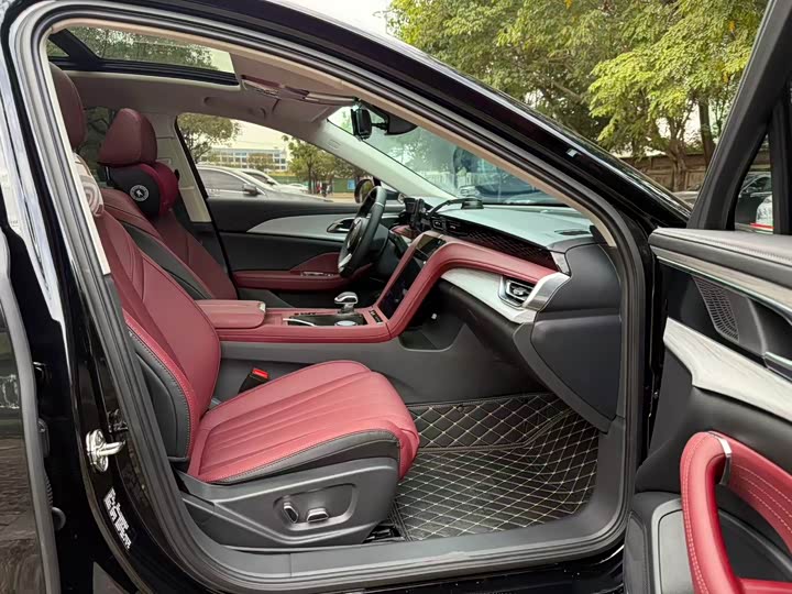 Фото 12 - Hongqi H5