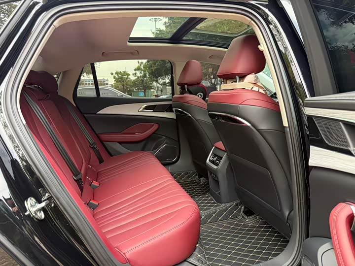 Фото 13 - Hongqi H5