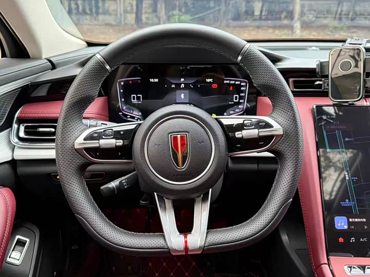 Фото 16 - Hongqi H5