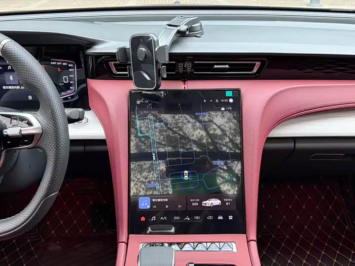 Фото 17 - Hongqi H5