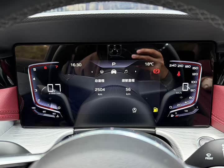 Фото 18 - Hongqi H5