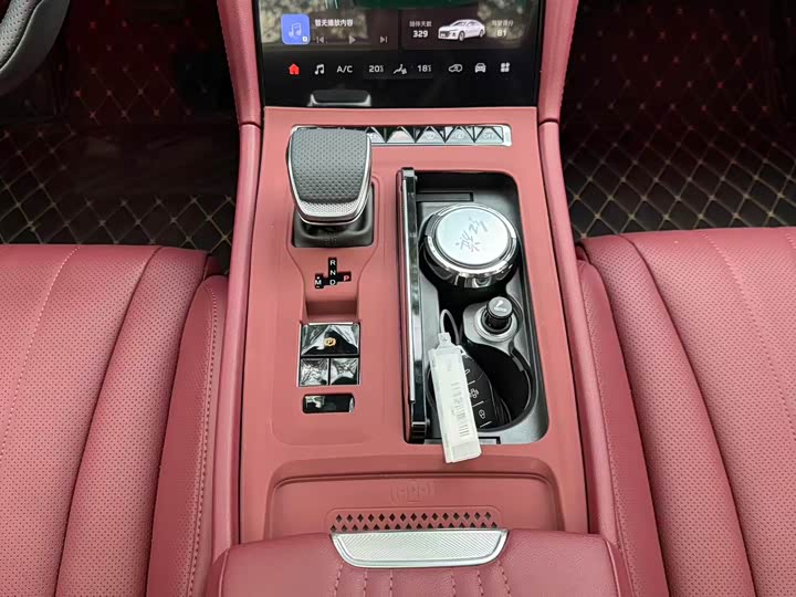 Фото 19 - Hongqi H5