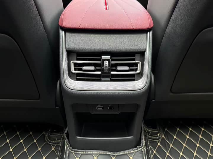 Фото 24 - Hongqi H5