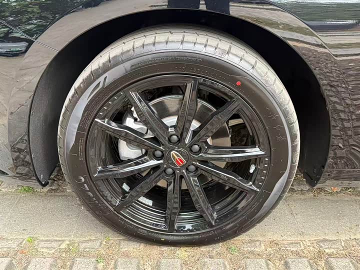 Фото 26 - Hongqi H5