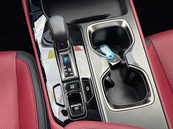 Фото 15 - Lexus NX