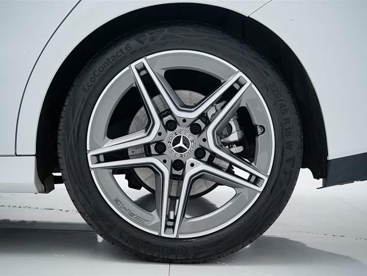 Фото 3 - Mercedes-Benz CLA-Class