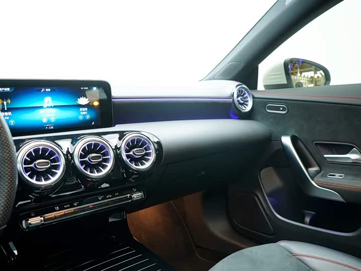 Фото 8 - Mercedes-Benz CLA-Class