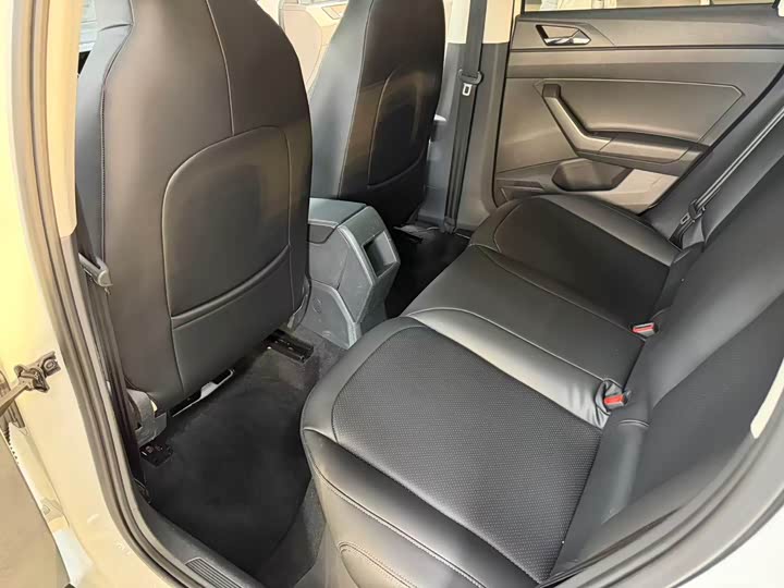 Фото 12 - Volkswagen Polo