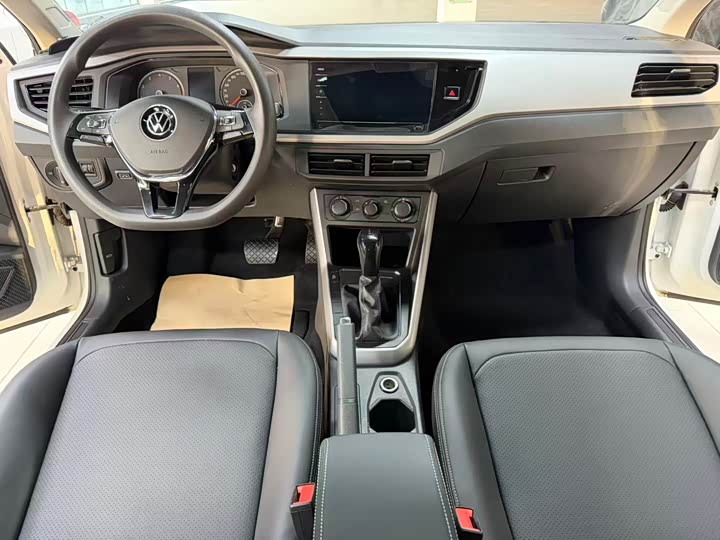 Фото 15 - Volkswagen Polo