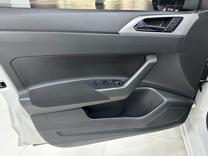 Фото 9 - Volkswagen Polo