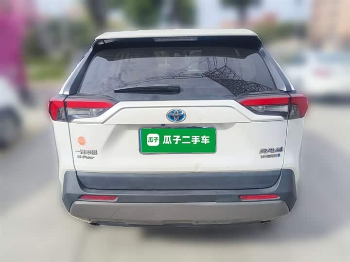 Фото 10 - Toyota RAV4