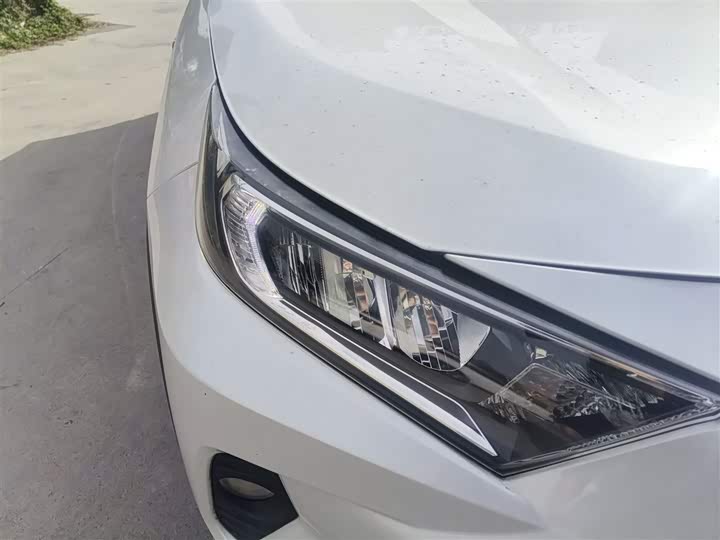 Фото 13 - Toyota RAV4