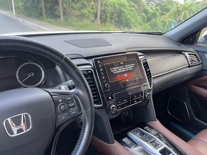 Фото 24 - Honda UR-V