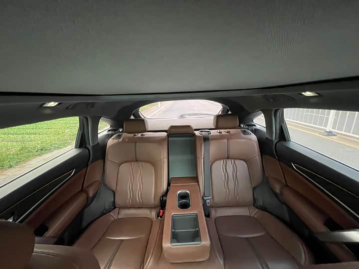 Фото 25 - Honda UR-V