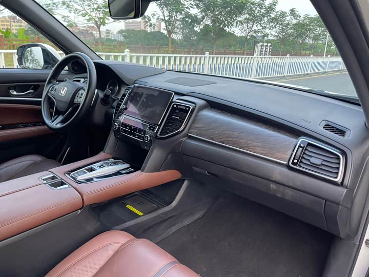 Фото 7 - Honda UR-V